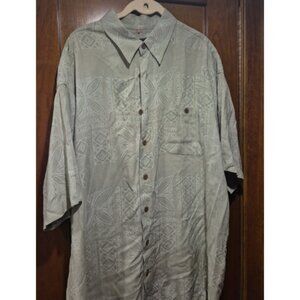 Red Macaw Men’s Size XLT Short Sleeve Button Down Light Green Geometric shapes